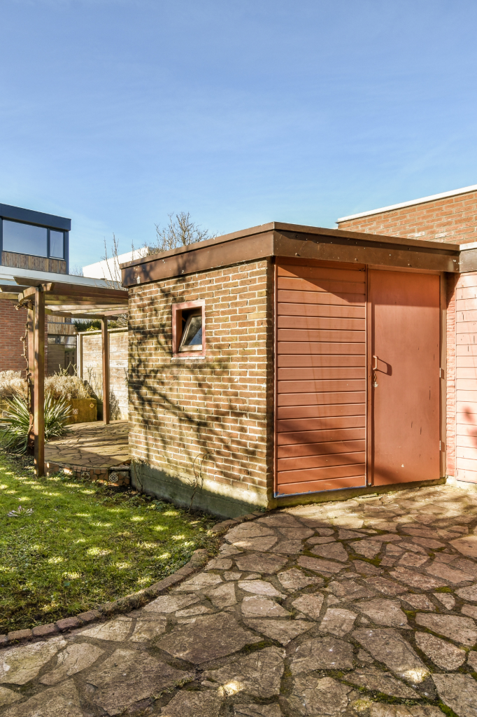 Les étapes clés pour construire un abri de jardin en briques